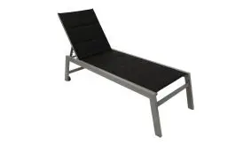 Für maximalen Nutzungskomfort ist gesorgt: Die 199 x 65 x 42 cm Sonnenliege mit 5-fach verstellbarer Rückenlehne hat einen extra hohen Einstieg