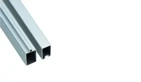 Die WPC Start- und Abschussleisten in Silber und einem Maß von 179 x 2 x 4 cm