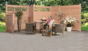 So variabel: Der Steckzaun Douglasie lässt sich hinsichtlich Verlauf und Abmessungen ganz flexibel gestalten