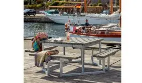 Vereint ein geradliniges Design mit erstklassiger Funktionalität: Die Outdoor Sitzgruppe Twist für 8 Personen