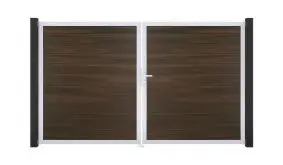 Das 2-flügelige Doppeltor Viborg im klassischen Walnuss Holzdekor. Bestehend aus BPC und Aluminium (Rahmen)