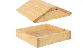 Das Vogelhaus passend zu unserer Terrassenabtrennung Wyk mit den Maßen 24 x 24 x 6 cm (Boden) und  24 x 25 x 8 cm (Dach) aus Lärche