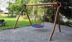 Mit dieser Vogelnestschaukel in den Gesamtmaßen 400 x 250 cm bringen Sie Kinderaugen zum leuchten