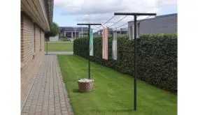Perfekt für Ihren Garten: Modernes 450 x 80 x 185 cm Wäscheleinensystem aus schwarz pulverlackiertem Stahl