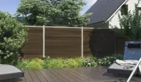 Besonders strapazierfähig: WPC Sichtschutzblenden aus co-extrudierten  Lamellen mit Nut-Feder-Verbindung