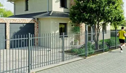 Die Gartenzäune Metall eignen sich vor allem für Personen, die Wert auf Langlebigkeit und ein repräsentatives Erscheinungsbild legen