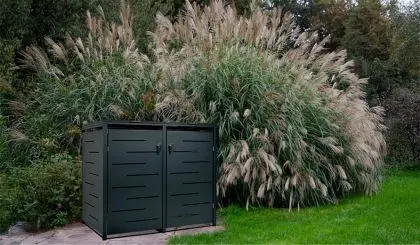 Elegante Lösung für Ordnung im Außenbereich: Die anthrazitgraue 132 x 80 x 116 cm Mülltonnenbox aus Stahl 