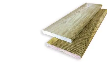 Druckimprägnierte 19 mm Terrassendielen aus Kiefer mit einseitiger Riffelung und gefasten Kanten, verfügbar in 2, 3 und 4 m Länge