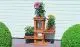 Blumenpodest mit drei Plattformen aus Holz