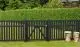 Der Gartenzaun Country ist fungizid vorbehandelt und doppelt farbgrundiert in der Farbe Schwarz. Sie haben die Wahl zwischen drei Toren und einem Zaunelement im skandinavischem Design