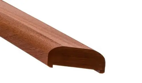 Terrassengeländer aus Mahagoni, ölbehandelt braun. Maße:  197 x 6 x 3,6 cm - Gehrung Rechts, schrägt auf 45 Grad ab.