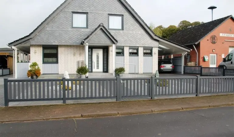 Hochwertiger, robuster und pflegeleichter Alu Vorgartenzaun mit 10 Jahren Garantie + Kauf auf Rechnung