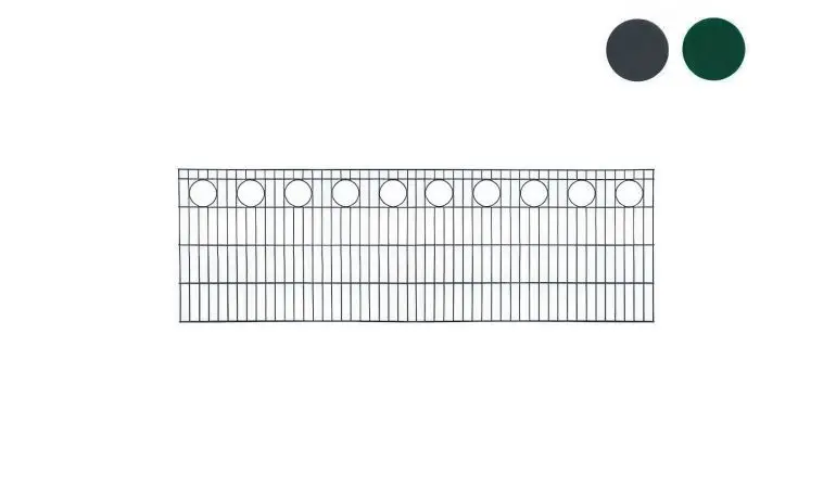 Eine Reihe mit Dekorringen, 6/5/6 mm Drahtstärke und 50 x 200 mm Maschenweite zeichnen den Drahtzaun aus