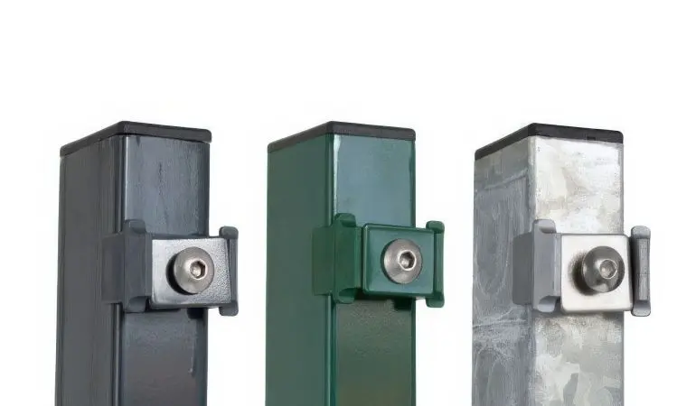 In drei Farben erhältlich: Der 60 x 40 mm Zaunpfosten mit Klemmen für 6/5/6 mm und 8/6/8 mm Doppelstabmatten