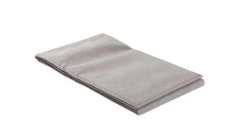 Das strapazierbare 160 x 150 cm Fasertuch verhindert Staunässe und Ausspülen von Erde aus Pflanzkästen