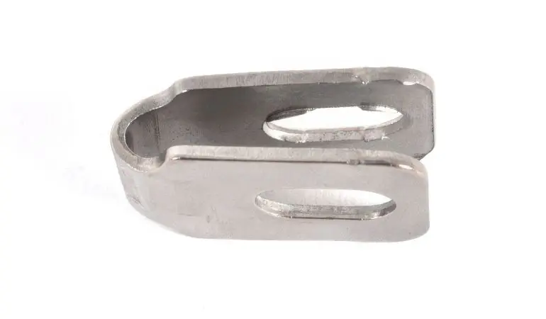 Universal verwendbar: Flexible Gittermattenklemme aus Edelstahl