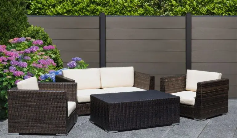 Ihr BPC Steckzaunsystem erhalten Sie wahlweise mit Designelementen aus Lochblech oder Glas. Rechnungskauf und Lieferung innerhalb von 10 Werktagen