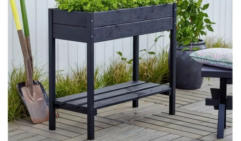 37 x 88 x 79 cm Hochbeet Plus aus schwarz farbgrundierter Kiefer/Fichte wird als Bausatz mit vormontierten Seiten und Boden geliefert