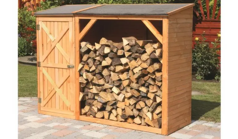 Unser Kaminholzlager "Kotka" aus massivem Kiefernholz. 224 x 78 x 163 cm