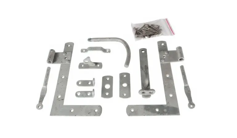 Kompletter Beschlagsatz für einflügelige Lamellenzaun-Tore: Der preisgünstige L-Torbeschlag aus verzinktem Stahl