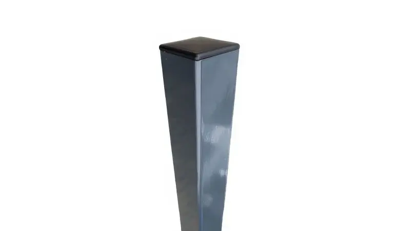 Der 300 cm Metallpfosten ist für Zäune bis zu einer Höhe von 160 cm ideal, für höhere Zaunanlagen empfiehlt sich der 350 cm große Pfahl