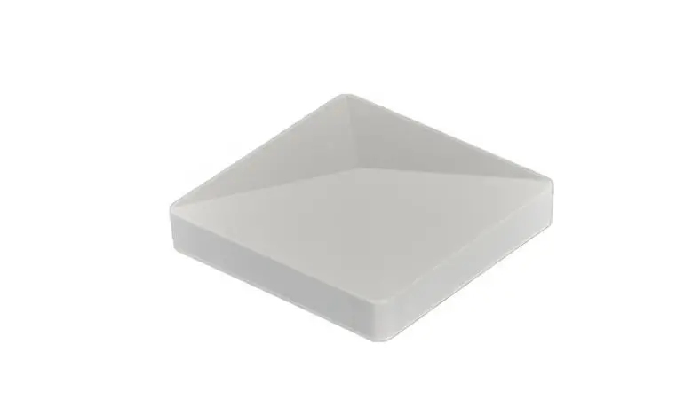 Weiß lackierte 9 x 9 cm Pfostenabdeckung Pyramide aus Hart-PVC für Kunststoffpfosten