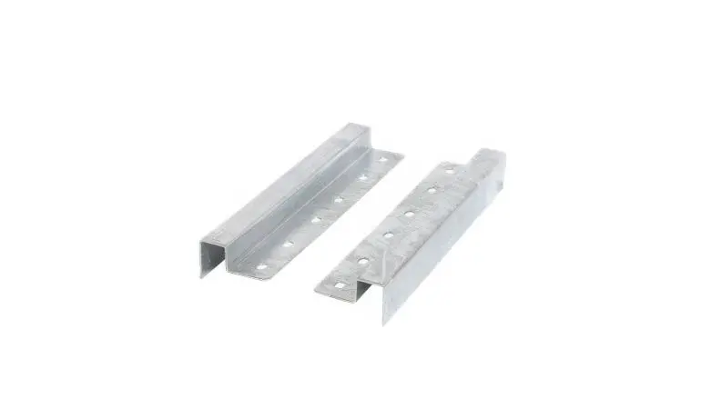 Die feuerverzinkten Bankbeschläge aus Stahl werden als 2er-Set mit Schrauben ausgeliefert