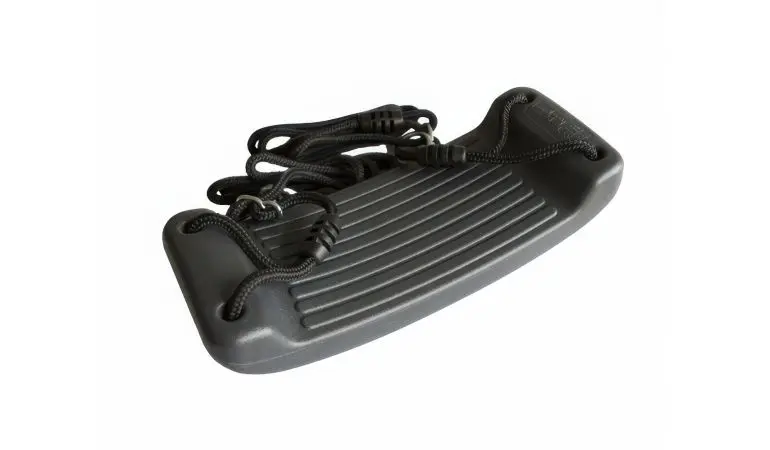 Der Kunststoff-Schaukelsitz wird einhängefertig geliefert, aber ohne Karabineraufhängungen.
Für Belastungen bis 70 kg ist der grüne Schaukelsitz geeignet 