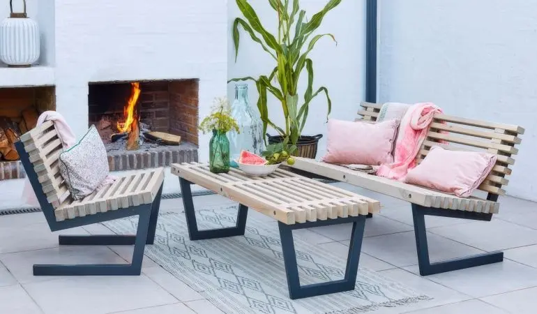 Die rohe Siesta Garnitur ist für den Garten und exklusive Innenraumlösungen geeignet