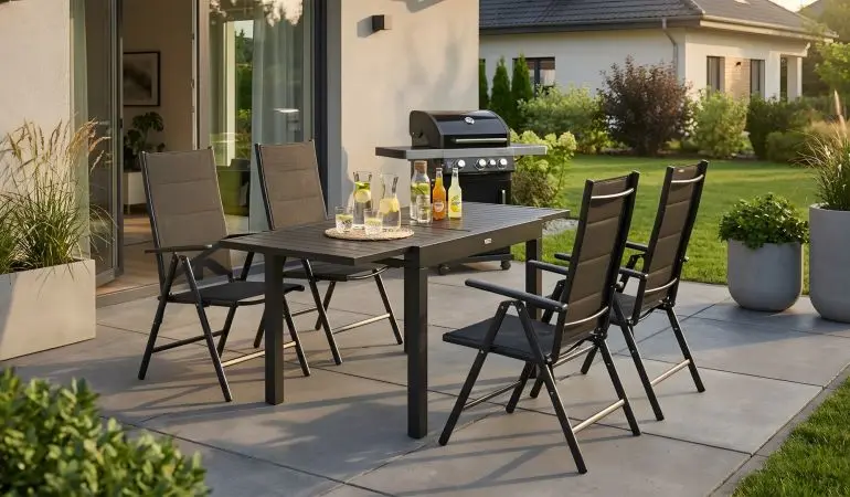 Sie haben bei der Sitzgruppe Alu die Wahl zwischen zwei Komplettsets, entweder mit kleinem (im Bild) oder großem Ausziehtisch