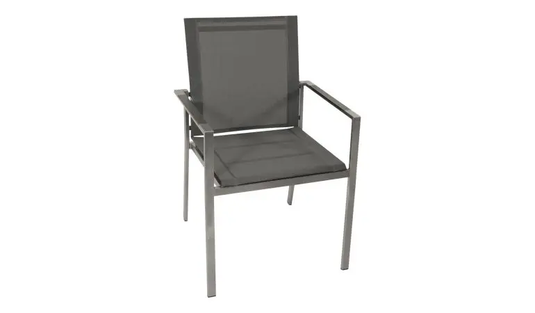 Stapelsessel mit Edelstahlgestell und anthraziter bespannnung aus Kunstgewebe vor weißem Hintergrund