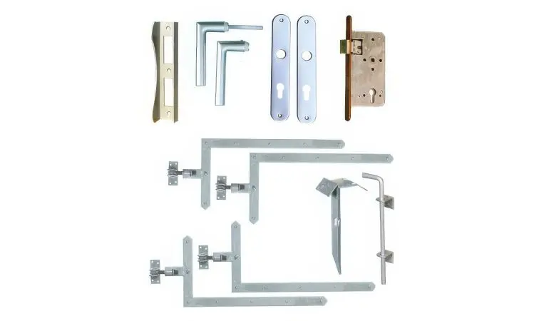 Torbeschlag C: Komplettsatz mit Drückergarnitur, Einsteckschloss PZ, Anschlagwinkel, Bodenschieber, 4 x Winkelband 600 mm (verstellbar), Schrauben