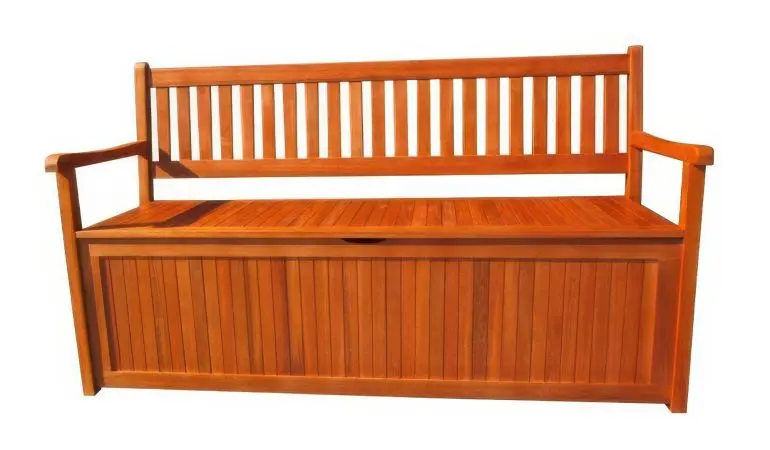 Die praktische Truhenbank XXL Biarritz aus geöltem Eukalyptusholz punktet 2-fach: Sie ist eine gemütliche Sitzgelegenheit und lässt Auflagen bis zu einer Länge von 174 cm im Nu verschwinden.