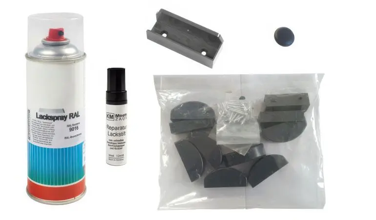 Das Zaunzubehör der Aluminium Zaunserie Preston. Beinhaltet: Reparatur-Lackstift, Reparaturlack 400 ml, Bausatz für Staktenzaun, Montageschuh und Schraubkappen - Anthrazit.