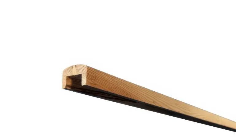 Robuste 6,8 x 4,5 x 180 cm Abdeckleiste für die Sichtschutzelemente der Zaunserie Newa. Gefertigt aus naturbelassener Sibirischer Lärche