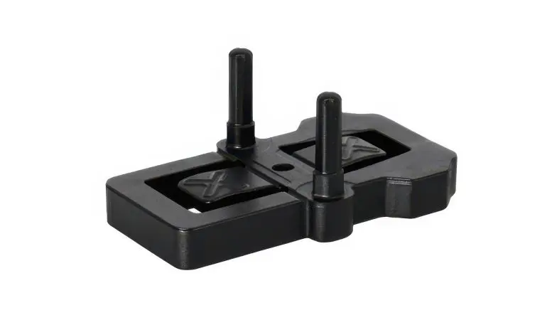 Die Abstandhalter Terrassendielen garantieren ein regelmäßiges 6 mm Fugenbild, erleichtern die Montage und fördern den konstruktiven Holzschutz