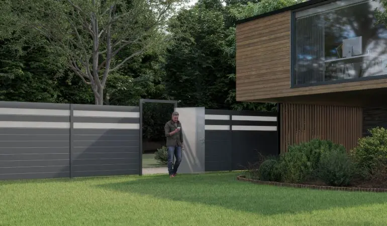 Modernes Design trifft auf hohe Qualität: Der Alu Sichtschutzzaun aus 120 / 180 x 180 cm Elementen ist komplett geschlossen oder mit Glaseinsätzen erhältlich