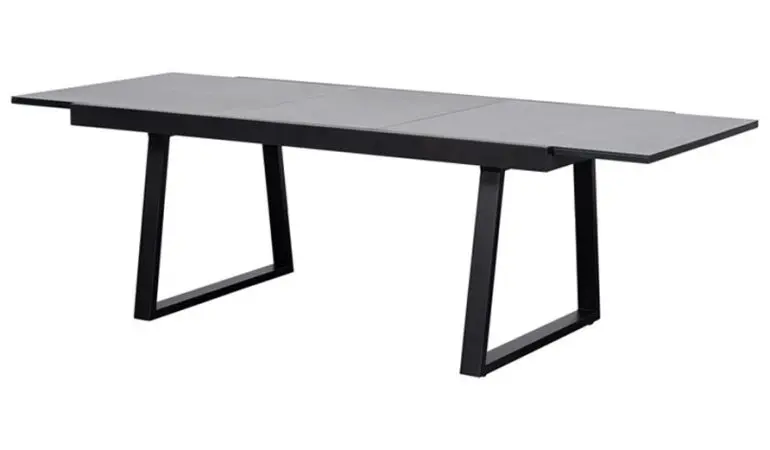 Der Ausziehtisch Alu verbindet modernes Design mit intelligenter Funktionalität und bietet Platz für 10 bis 12 Personen