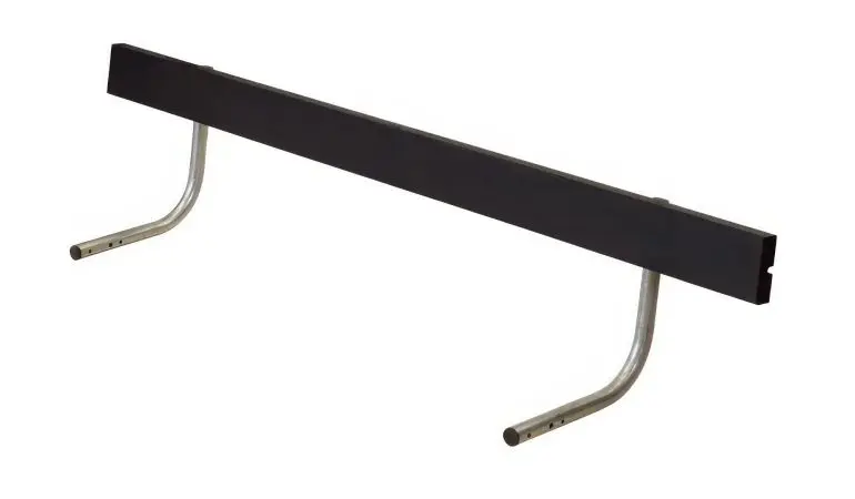 Schwarz farbgrundierte Rückenlehne mit 42 x 116 mm Planke aus fungizid behandelter Kiefer/Fichte