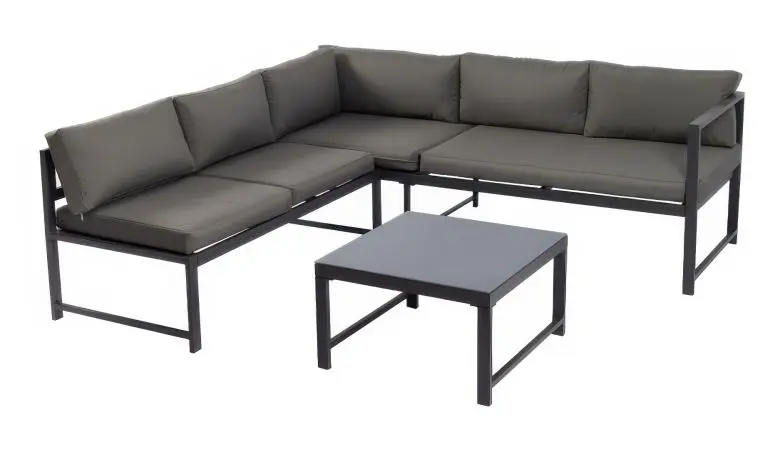Die Ecklounge wird mit zwei Sofa-Elementen inkl. Auflagen und einem Loungetisch mit 60 x 60 cm Sicherheits-Glasplatte in Frostoptik geliefert