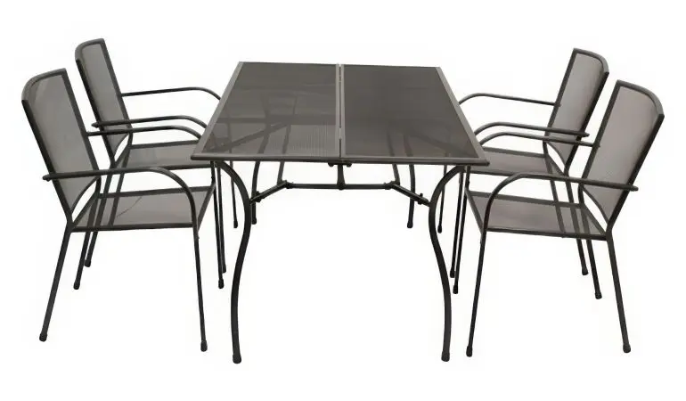 Die Gartenmöbel aus Metall bieten vier 55,5 x 57 x 87 cm Stapelsessel mit Armlehnen und einen rechteckigen 150 x 90 x 73 cm Esstisch