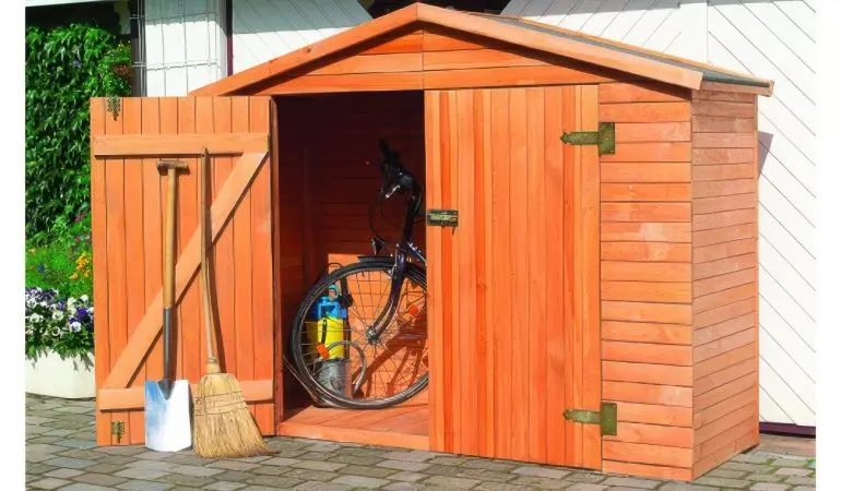 Der zweitürige 227 x 82 x 173 cm Geräteschuppen ist sehr geräumig und bietet Platz für alle häufiger genutzten Werkzeuge und Gartenutensilien