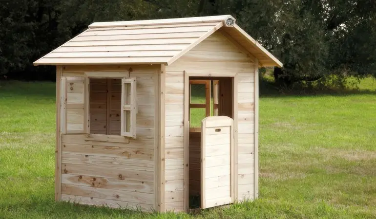 TÜV-geprüftes Holzspielhaus für den Garten, 135x 100x 130 cm, 100 % FSC Zedernholz.