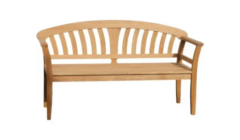 Die 156 x 54 x 87 cm Landhausbank aus geölter Eiche, ein robuster 3-Sitzer im klassischen Landhausstil