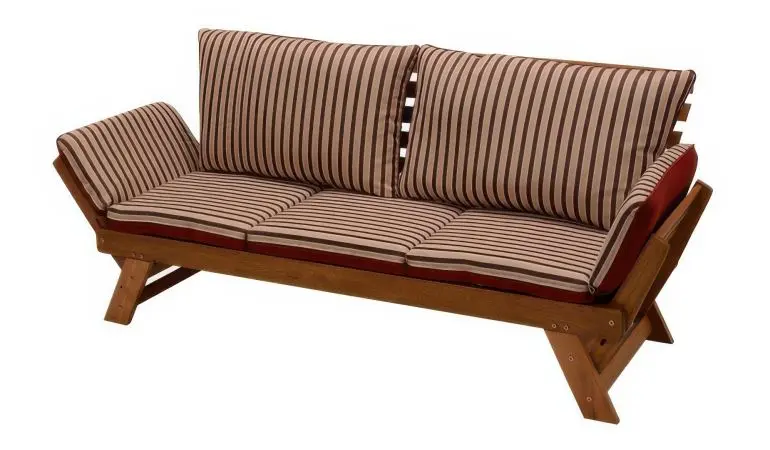 Das Loungesofa für den Garten hat eine Breite von 165 cm. Die Armlehnen lassen sich nach unten klappen, dann ergibt sich ein 202 cm Liegesofa bzw. eine Diningbank für drei Personen