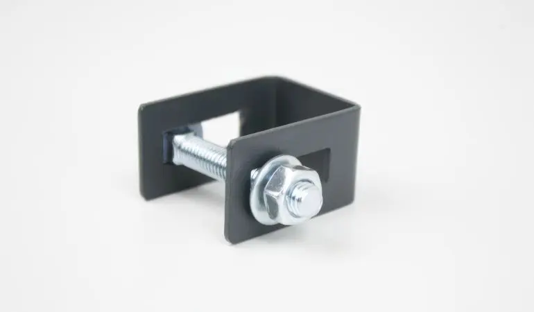 Perfekt aufeinander abgestimmt: Metallzaun Halter für die Zaunserien Bordeaux, Dijon, Lille und Paris