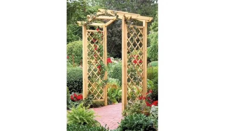 Die Pergola Entree mit Krone kommt entlang von Wegen oder als Eingang zum Garten optimal zur Geltung
