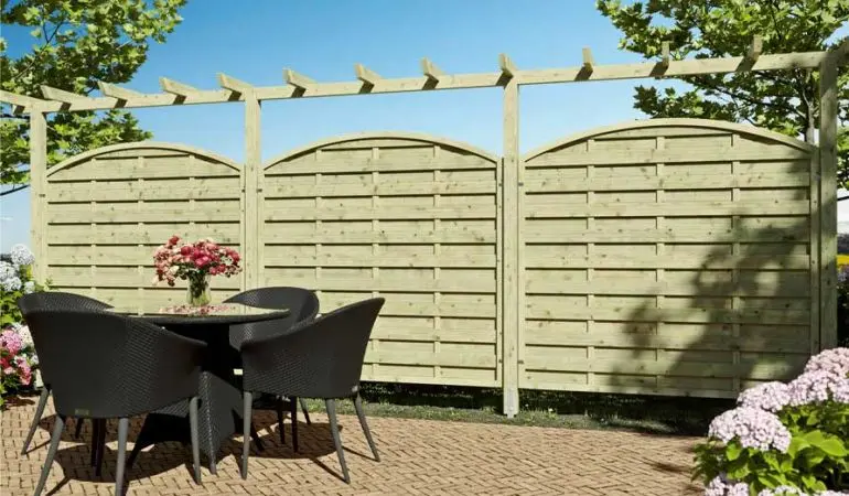 Durch die Verlängerung kann Ihre Holzpergola Standard beliebig oft verlängert werden und deren Felder durch Zaunelemente oder Rankgitter gefüllt werden 