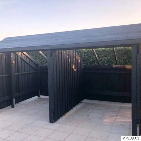 Der Giebel besteht aus vormontierten 18 x 110 mm Dachbrettern Der Giebel besteht aus vormontierten 18 x 110 mm Dachbrettern