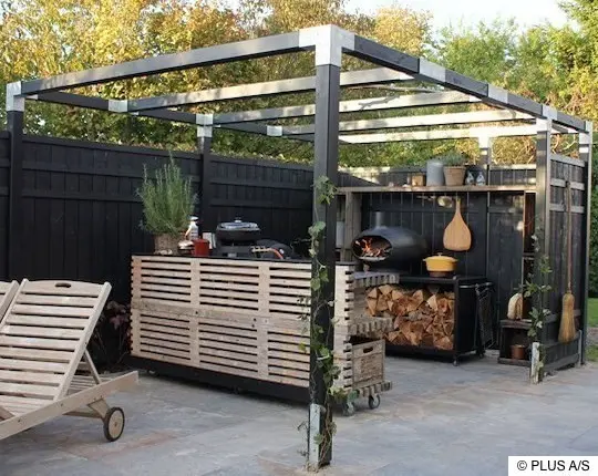 Balkengerüst für Außenküche, Grillstation und Sitzecke Balkengerüst für Außenküche, Grillstation und Sitzecke